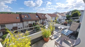 1767 – Chic, sonnig, hell! Bezaubernde 2,5 Zi.-DG-WHG mit TG in ruhiger, guter Lage!