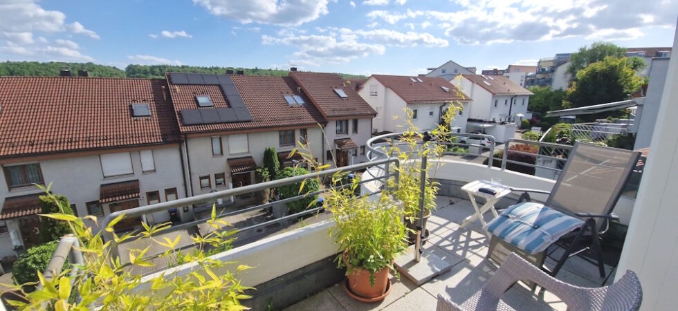 1767 – Chic, sonnig, hell! Bezaubernde 2,5 Zi.-DG-WHG mit TG in ruhiger, guter Lage!
