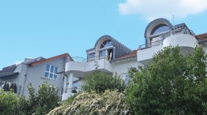 1794 – Lichtdurchflutete 2,5-Zimmer-Dachgeschosswohnung in ruhiger Bestlage – bezugsfrei!