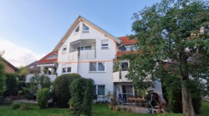 1783 – Stilvolle 2 Zi.-DG-Wohnung in Nufringen! S-Bahn, Garage, Balkon, Küche!