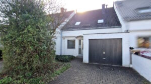 1781 – Top-Reihenhaus in 1 A-Lage, sonniger Garten, Garage – Basis zu einem Traumdomizil!