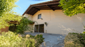 1788 – Platz, Ruhe und Lebensqualität – Einfamilienhaus mit Einliegerwohnung und drei Garagen!