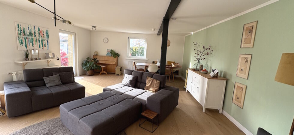 1804 – Großzügiges Zweifamilienhaus mit Garten, Garagen & modernem Komfort!