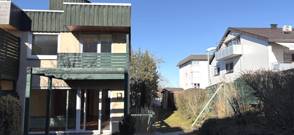 1810 – Grün & ruhig! Wohnen mit Lebensqualität! Reiheneckhaus mit schönem Garten in Gärtringen!