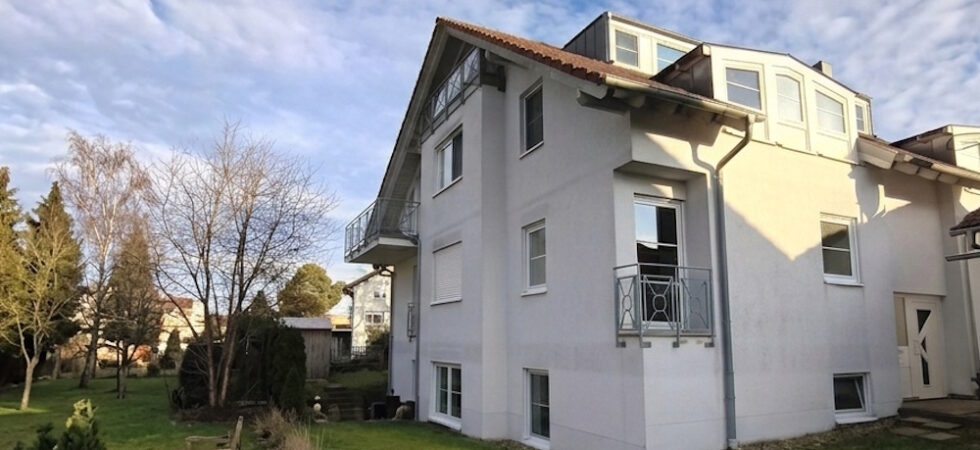 1820 – Wohnen über zwei Ebenen – charmante Maisonette mit Balkon & hellem Studio in Ergenzingen!