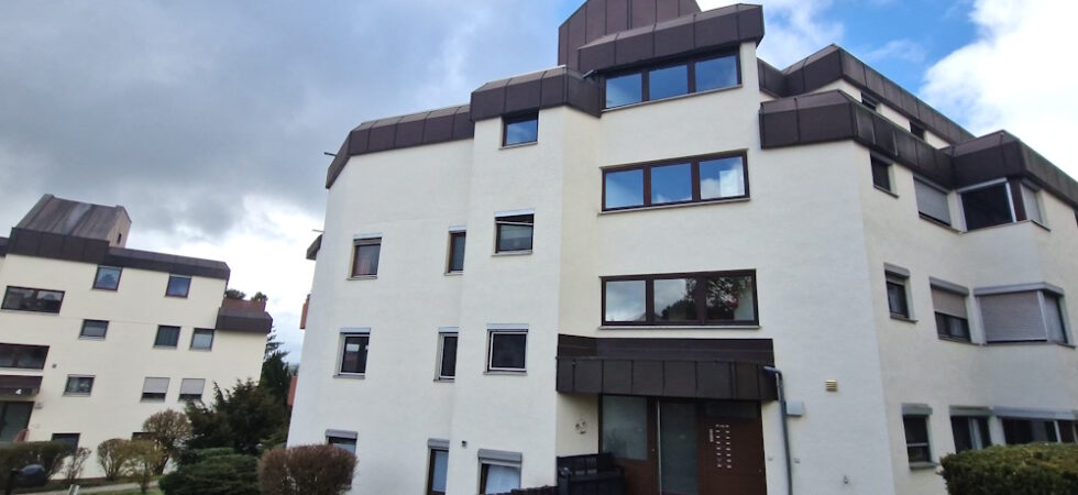 1816 – Schicke, großzügige 3 Zi.-Wohnung mit moderner Küche, Balkon und 2x Stellplatz in Altingen!