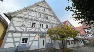 1815 – Stilvolle 2 Zi.-Wohnung im denkmalgeschützten Fachwerkhaus in Herrenberg!